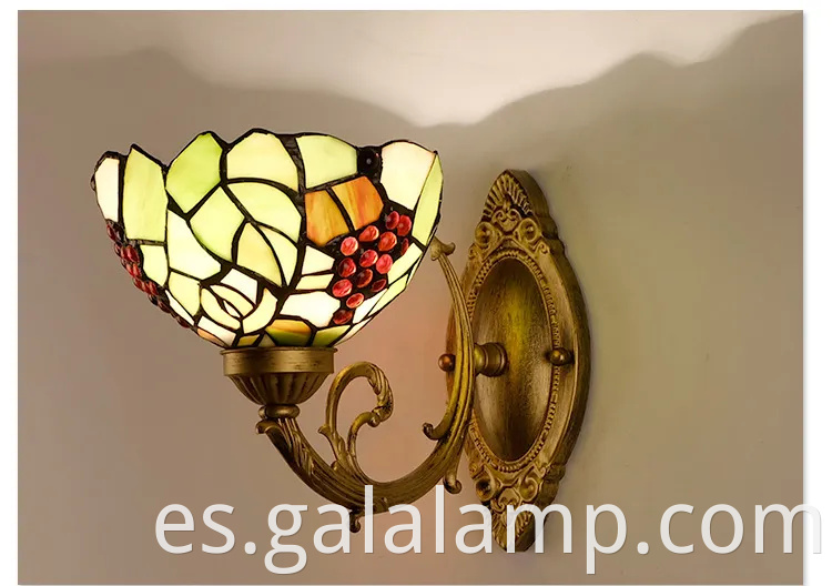 Elegante lámpara de pared de vidrio inspirada en girasol para espacios acogedores